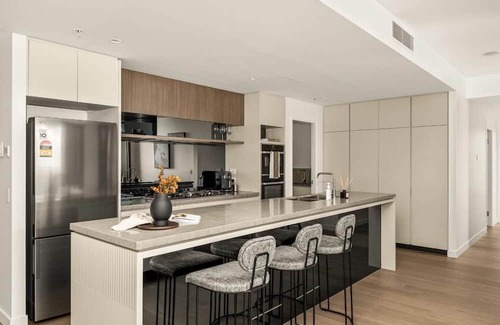 Brisbane Central Business District Apartment | Lavish 3 bedroom in Queens Wharf with car park