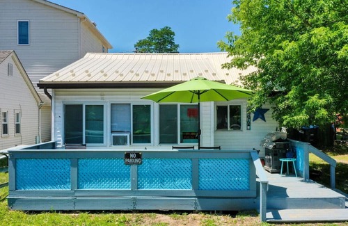 Irving House | The Pietroman: Cottage in Sunset Bay with Fire Pit