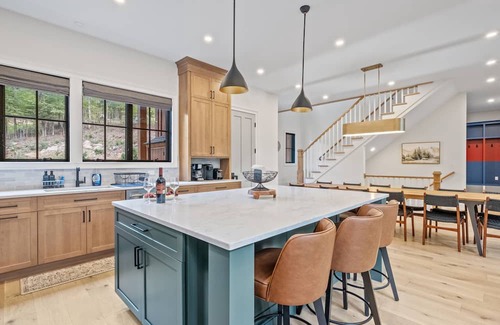 Lincoln House | Welcome to this luxurious 5BR 4BA oasis just steps from Loon Mountain. It promises a relaxing retreat walking distance to South Peak skiing, and short drive to many fun attractions, and landmarks. The rich amenity list will leave your group in awe.