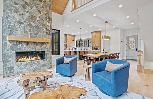 Lincoln House | Welcome to this luxurious 5BR 4BA oasis just steps from Loon Mountain. It promises a relaxing retreat walking distance to South Peak skiing, and short drive to many fun attractions, and landmarks. The rich amenity list will leave your group in awe.