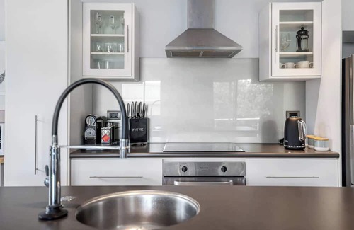 Lynmore Apartment | Twin Apartments - Walk to Forest with Spa Pools