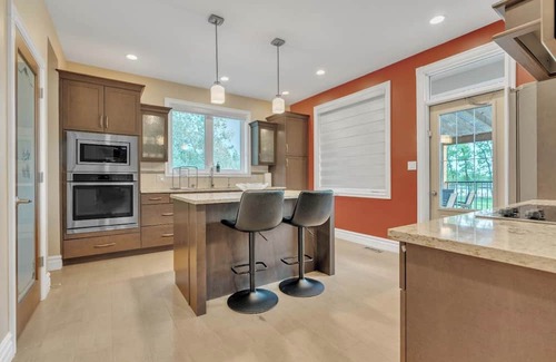 West St. Paul House | Luxury 6-bedroom house with Long driveway in West Saint Paul