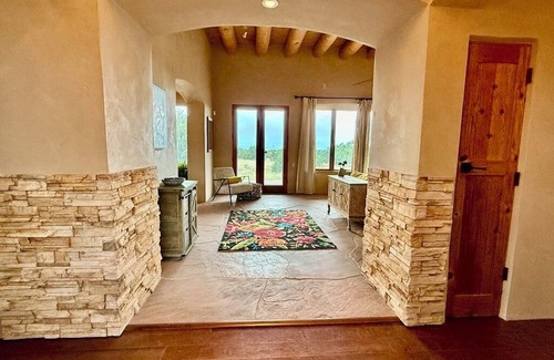Las Campanas House | NEW LISTING - Bramasole - Mountain views, Pool, Hot Tub, 15 minutes to town.