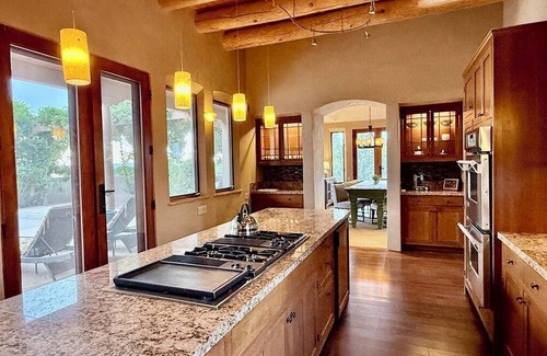 Las Campanas House | NEW LISTING - Bramasole - Mountain views, Pool, Hot Tub, 15 minutes to town.