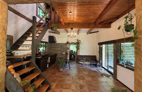 Nakatsugawa Cabin | A small inn with a sauna and a private house for rent in the mountains of a quiet retreat in a town with a samurai road, an inn town of Nakasendo, with the option of barbecuing gibier and bonfires.
