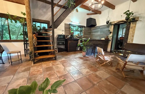 Nakatsugawa Cabin | A small inn with a sauna and a private house for rent in the mountains of a quiet retreat in a town with a samurai road, an inn town of Nakasendo, with the option of barbecuing gibier and bonfires.