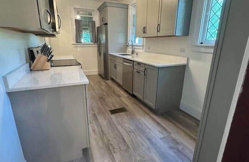 Orono House | Modern Kitchen & Classic Charm – Walk to UMaine