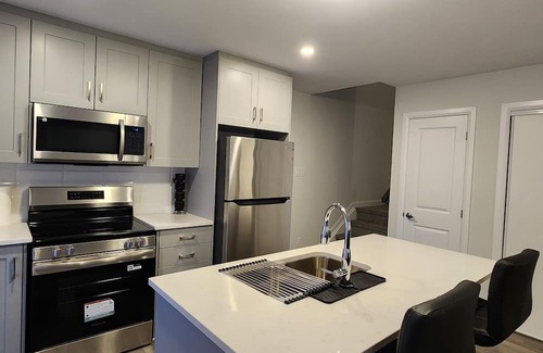 Kanata Lakes - Marchwood Lakeside - Morgan's Grant - Kanata House | A Hommy away from Home with Trails & all Amenities within 5mins drive!
