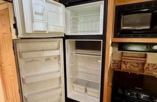 Engadine House | Adorable 1-bedroom Camper in Engadine with Lake Access. 50 mi west of bridge