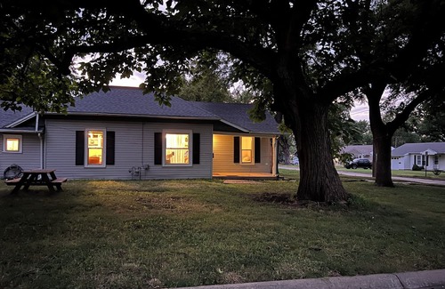 Ottawa House | Delightful 3-bedroom house in Ottawa close to amenities
