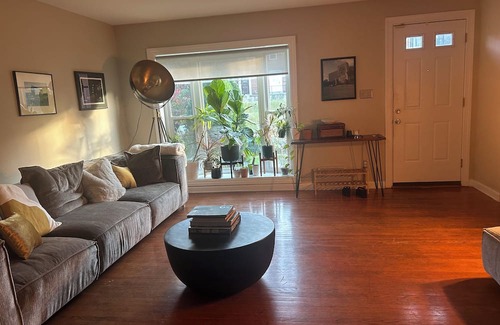 Chinquapin Park House | Spacious house with finished basement