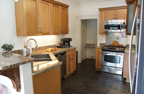 Crosstown House | Memphis Belle - POOL, hot tub, arcades, fire pit, games & so much more!