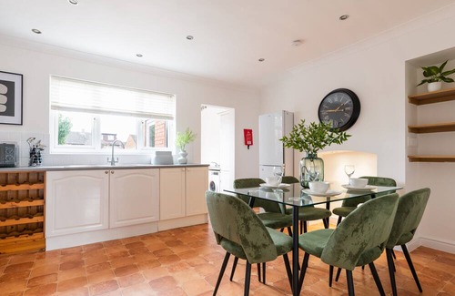 Erewash House | Spacious Home | Driveway Parking | Minutes from M1