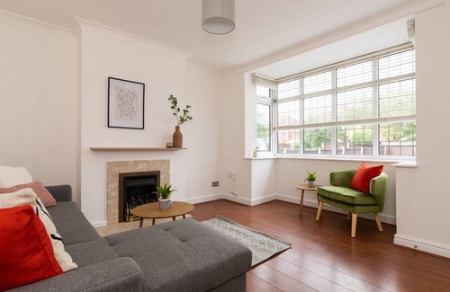Erewash House | Spacious Home | Driveway Parking | Minutes from M1