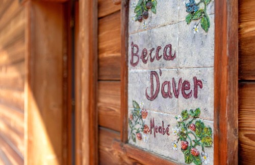 Mazod Apartment | Room 'Becca D'Aver' with Mountain View, Shared Garden and Wi-Fi