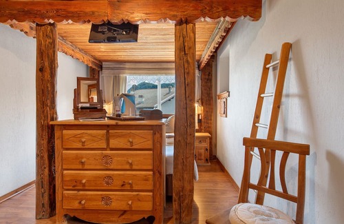 Mazod Apartment | Room 'Becca D'Aver' with Mountain View, Shared Garden and Wi-Fi