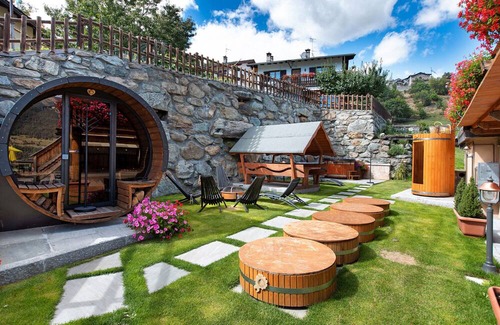 Torgnon Apartment | Room 'Tantané' with Mountain View, Shared Garden and Wi-Fi