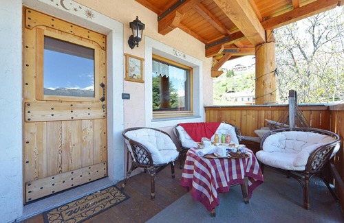 Torgnon Apartment | Room 'Tantané' with Mountain View, Shared Garden and Wi-Fi