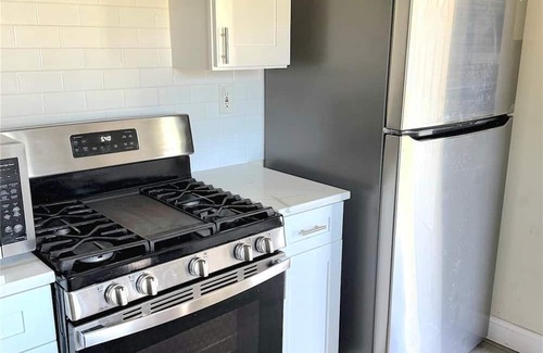 Taylor House | Comfortable 4BR Retreat Close to DTW, Hospitals & Expressways