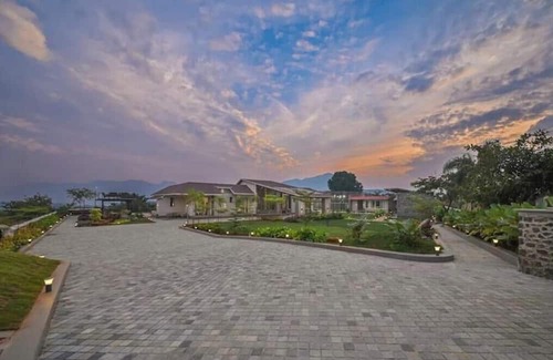 Rao Colony Villa | Luxury 6BHK Pure Veg Canary Farm Villa With Turf