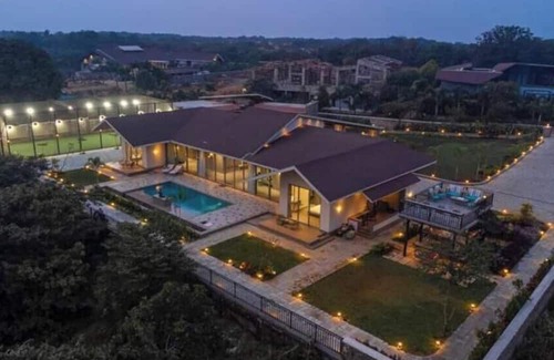 Rao Colony Villa | Luxury 6BHK Pure Veg Canary Farm Villa With Turf