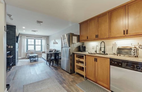 Vernon Condo | Ski-In/Ski-Out, Waterpark & Biking fun- Just Steps Away!