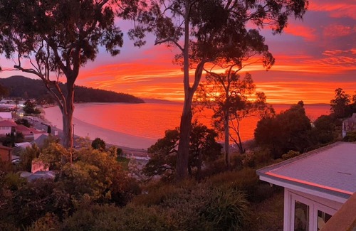 Kingston Beach House | Beach house with sauna. Stunning views, cosy renovated mid-century gem