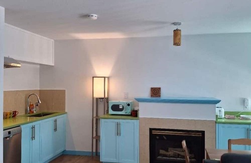 Sechelt House | Blue Villa by the Sea