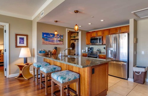 Kaanapali Condo | Maui Resort Rentals: Hokulani 605 – Premier 6th-Floor Oceanview Penthouse | Closest 2BR Column to the Ocean!