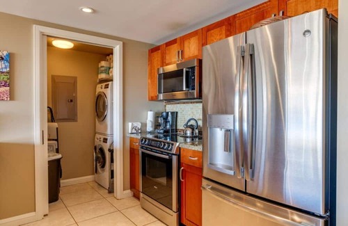 Kaanapali Condo | Maui Resort Rentals: Hokulani 605 – Premier 6th-Floor Oceanview Penthouse | Closest 2BR Column to the Ocean!