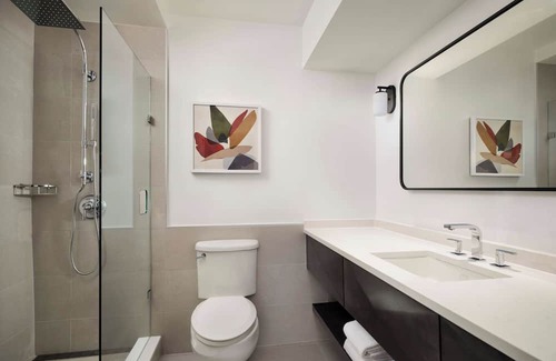 White Plains Hotel | Stylish Downtown Getaway – Spacious & Serene | 3 Units