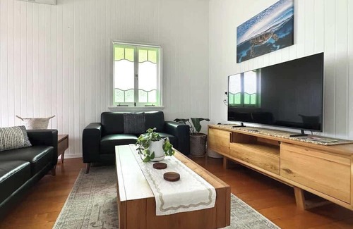 Parramatta Park House | Classic City Queenslander | Walk to Esplanade