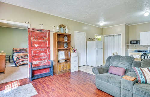 Belpre House | 4 Mi to Ohio River: Quiet Guest House w/Yard!
