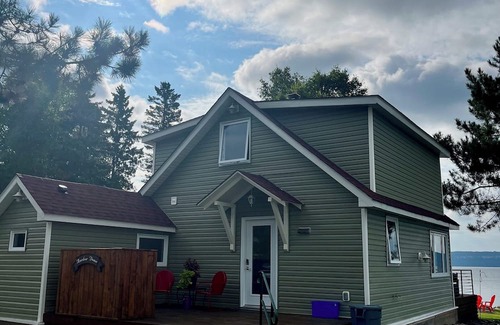 Shuniah Cottage | Lakefront cozy cottage on beautiful Lake Superior. Close to hiking and skiing.