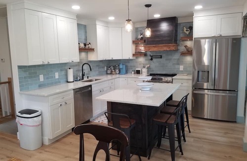 Hiawassee House | Lakefront Retreat on Chatuge – 2 Min to Town w/Mother-in-Law Suite- sleeps 10