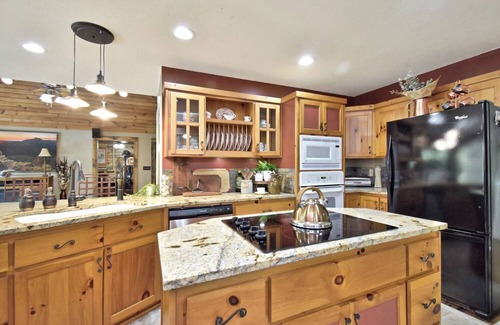 Altamont House | Spacious 5-bedroom house in charming Linville Falls near ski resorts!