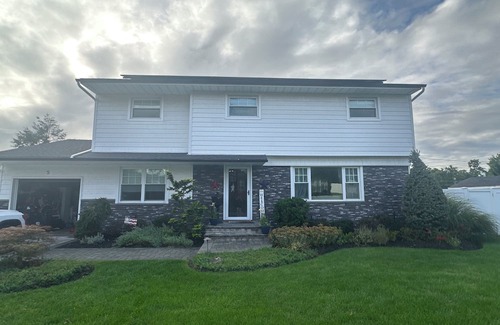 Bethpage House | Ryder Cup House. Updated 4 BR home Located in Bethpage 1 mile from Golf course.
