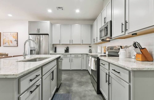 Braithwaite House | Luxury 3BR – Near LNG & NOLA