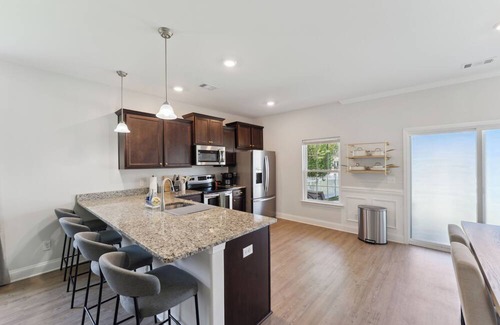 Port Wentworth House | Modern 3BR Pool Gym Near Savannah & Airport Dog Friendly Fenced Yard
