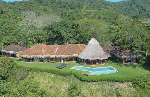 Islita House | Walk to the beach from 4 bedroom house w/ salt water infinity pool.