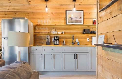 Locustville Cottage | Indoor-Outdoor 2BR on Working Farm | Creek View