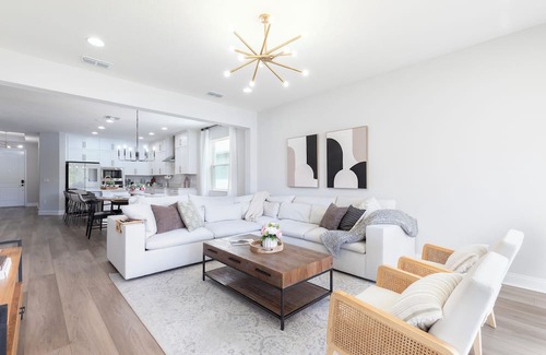 DeBary House | Stylish waterside retreat - springs nearby - pool and gym access - large groups