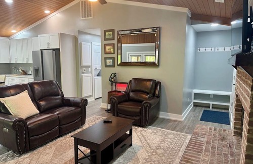 Burgaw House | Beautiful 2-bedroom house on the Cape Fear River