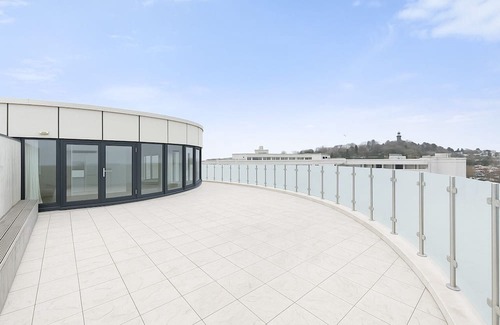 West Harrow Apartment | Luxury Penthouse in Harrow | 2BR | Gym | Games | Lounge | Free Parking