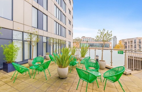 West Harrow Apartment | Luxury Penthouse in Harrow | 2BR | Gym | Games | Lounge | Free Parking