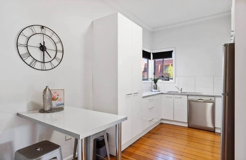 Bendigo House | Group Holiday - Sleeps 23