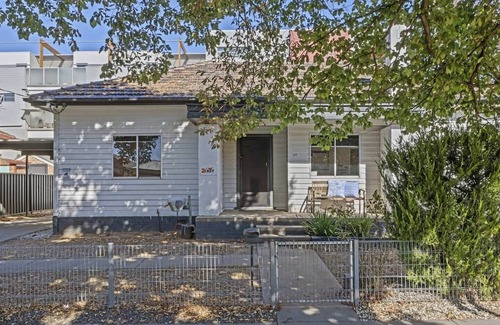 Bendigo House | Group Holiday - Sleeps 23