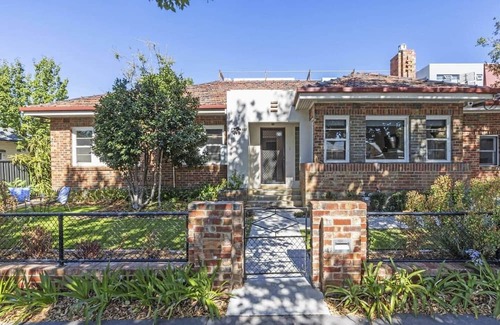 Bendigo House | Group Holiday - Sleeps 23