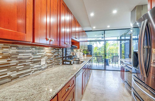 Enchanted Lake Condo | 1 Mi to Beach, Remote Work Hub: Modern Kailua Gem!
