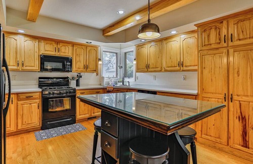 Schofield House | Riverfront Retreat with Hot Tub, Kayaks | Sleeps 8